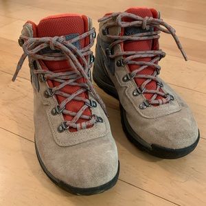 Columbia Newton Ridge waterproof hiking boots